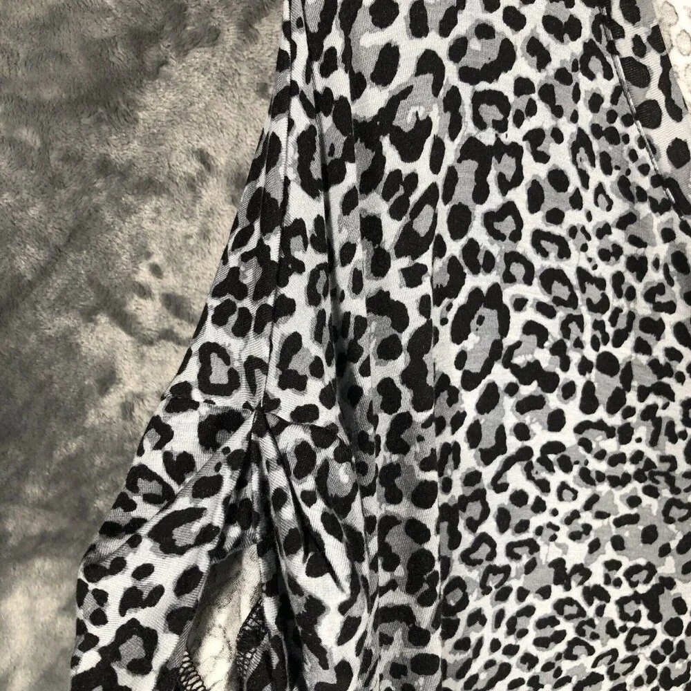 Zenana Grey Cheetah￼ Print Loose Fit Long Length Top Women's Size Medium - Picture 7 of 12